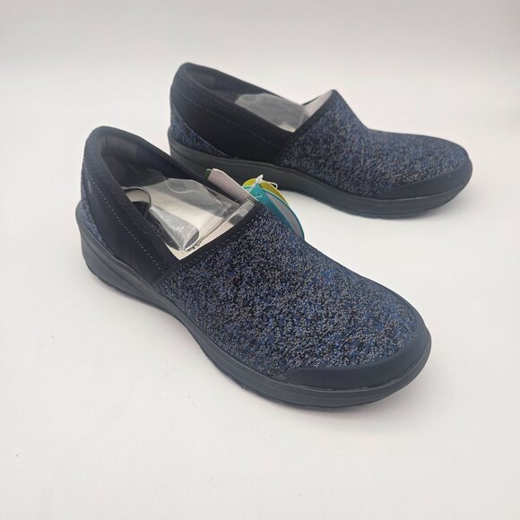 BZees Blue Slip On Comfort Loafer Sneaker Womens Sz 7 NEW - Picture 3 of 8